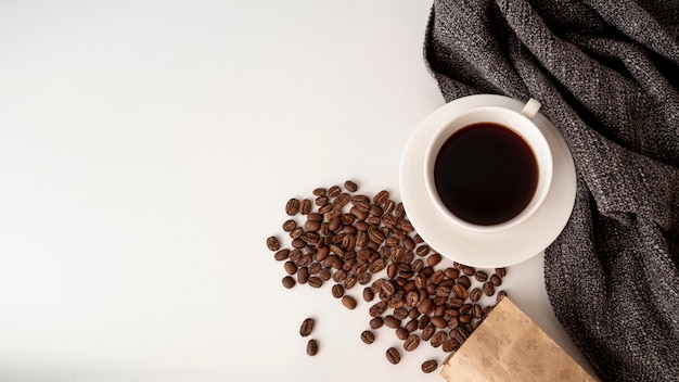 Vue de dessus tasse de café avec espace de copie