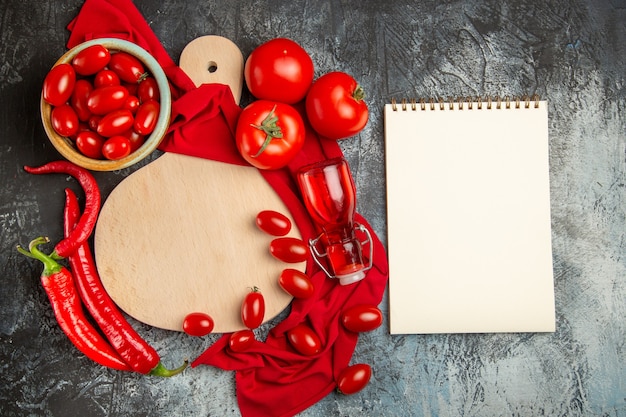 Vue de dessus tomates fraîches