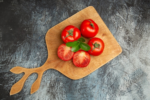 Photo gratuite vue de dessus tomates rouges fraîches