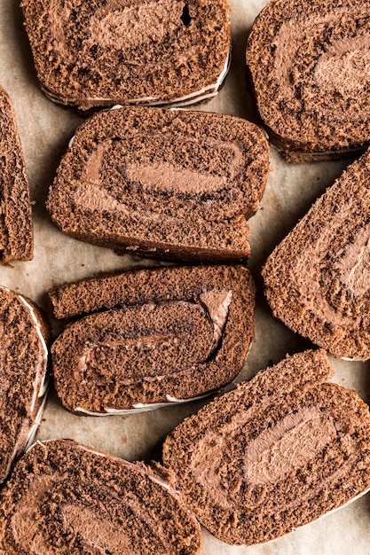 Photo gratuite vue de dessus tranche de gâteau au chocolat