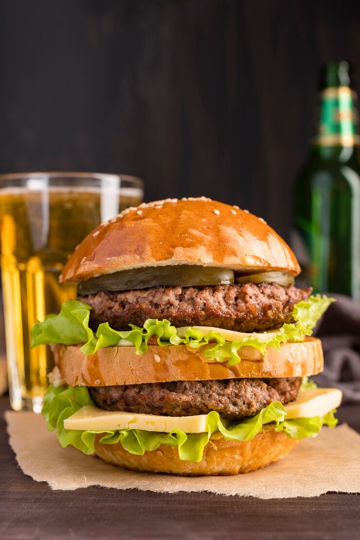 Photo gratuit vue de devant hamburger grand et délicieux
