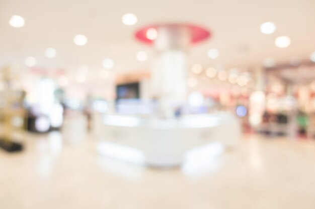 Vue du centre commercial avec des formes lumineuses