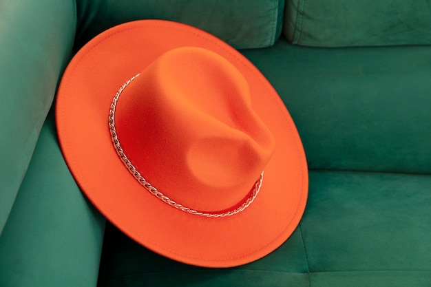 Photo gratuite vue du chapeau fedora élégant