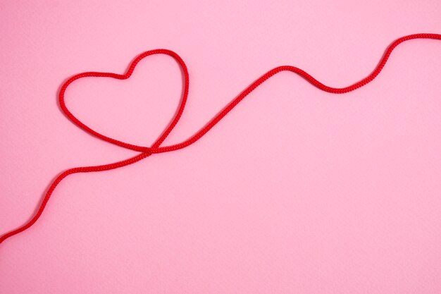 Vue du fil rouge en forme de coeur