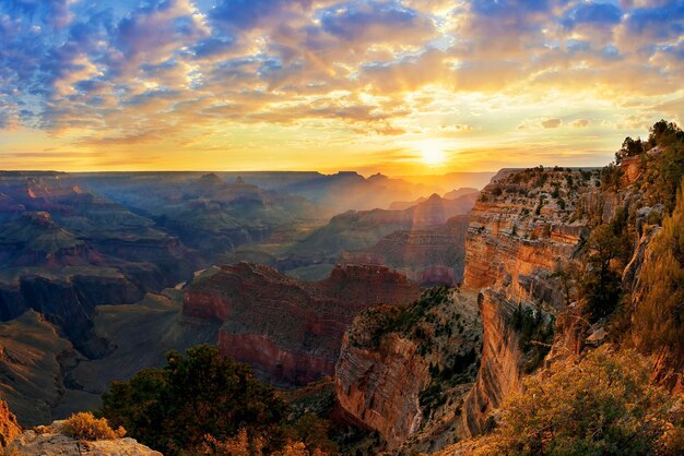 Vue du Grand Canyon au lever du soleil