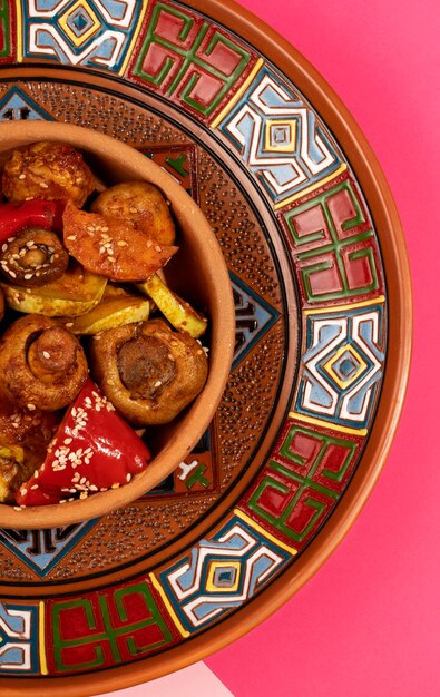 Vue du haut nourriture délicieuse sur la table nature morte