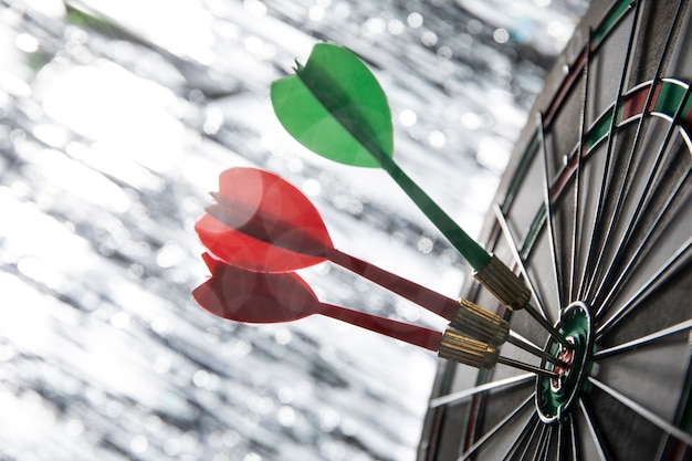 Vue du jeu de fléchettes avec des points de flèche bullseye