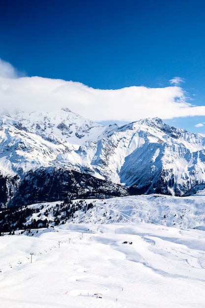 Vue du paysage de montagne d'hiver