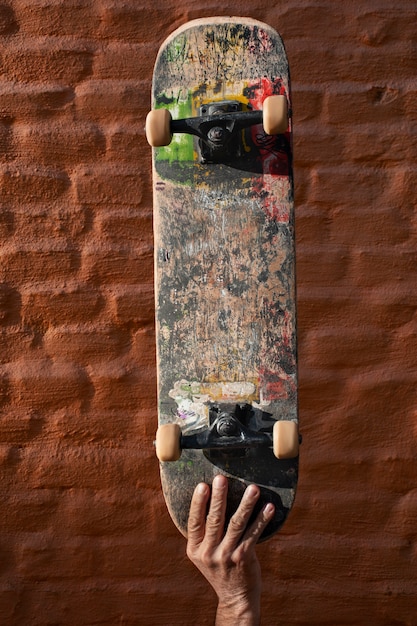 Vue du skateboard avec roues à l'extérieur