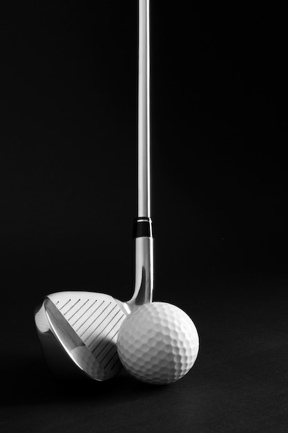 Photo gratuite vue de l'équipement de sport de golf