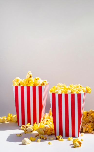 Vue de face des boîtes de pop-corn