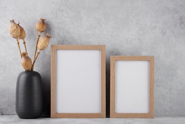 Vue de face des cadres photo comme décoration intérieure