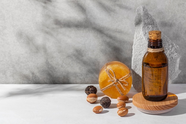 Vue de face de la composition du produit d'argan naturel