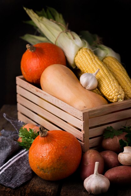 Vue de face de la composition de légumes d'automne