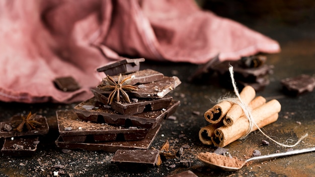 Vue de face du concept de chocolat