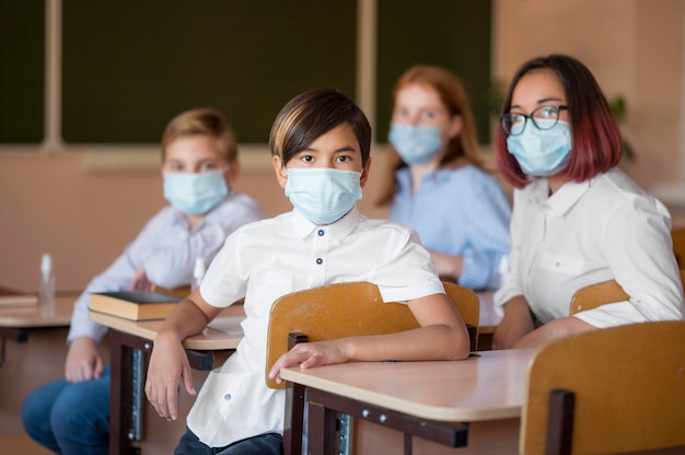 Vue De Face Du Concept De Covid De Retour à L'école