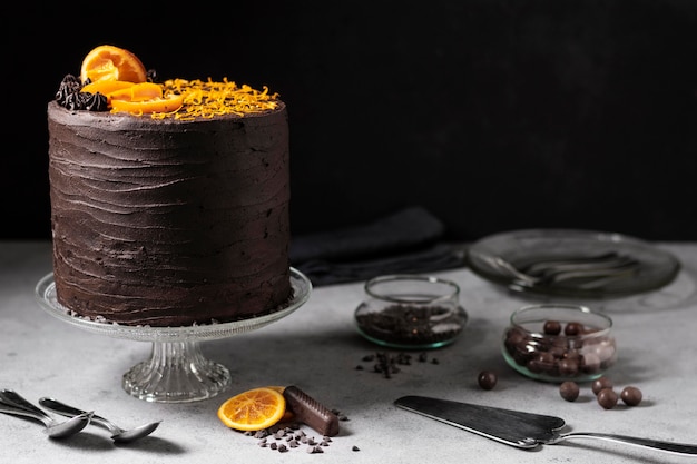 Vue de face du concept de délicieux gâteau au chocolat