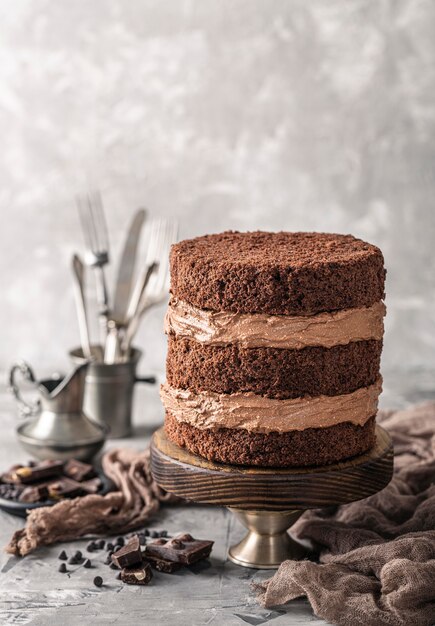 Vue de face du concept de délicieux gâteau au chocolat