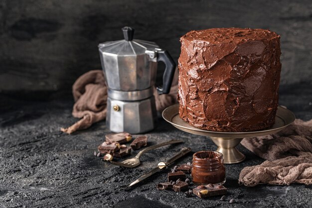 Vue de face du concept de délicieux gâteau au chocolat