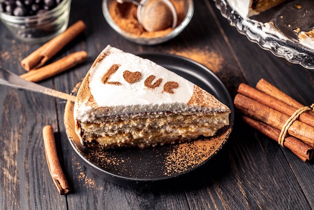 Vue de face du concept de délicieux gâteau