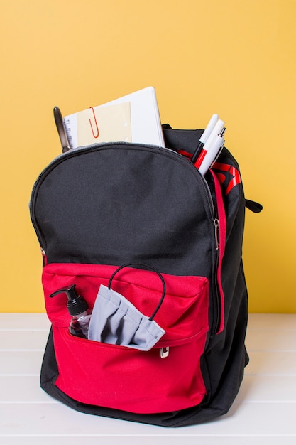 Vue de face du concept de retour à l'école