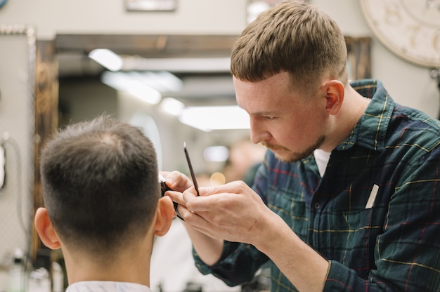 Vue de face du concept de salon de coiffure