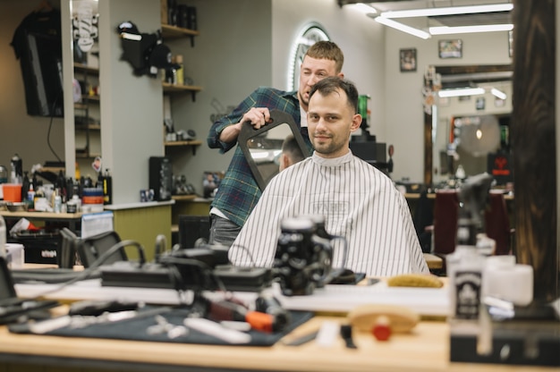 Vue de face du concept de salon de coiffure