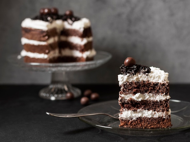 Vue de face du délicieux gâteau avec espace copie