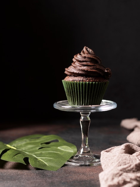 Photo gratuite vue de face du délicieux petit gâteau avec espace copie