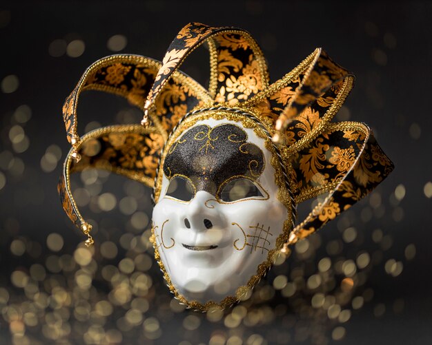 Vue de face du masque pour le carnaval