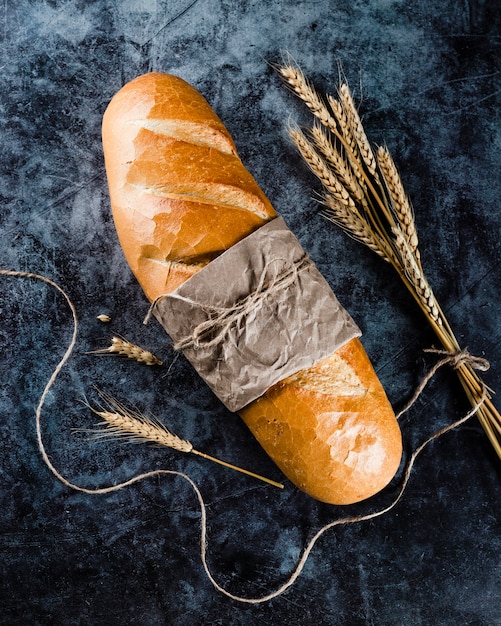 Photo gratuite vue de face du pain sur fond noir