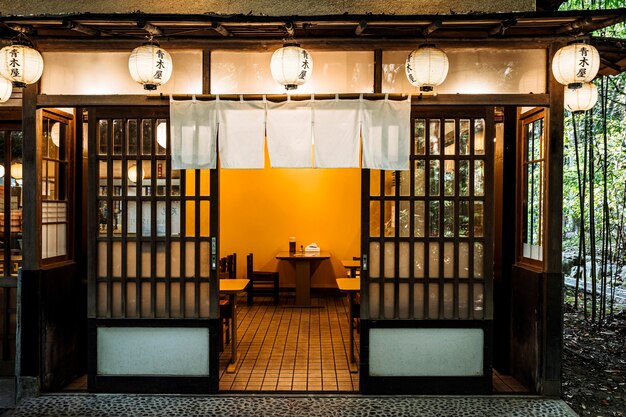 Vue de face de l'entrée du temple japonais