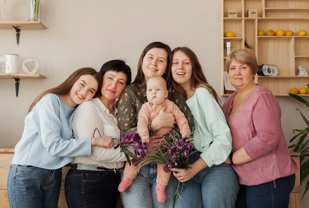 Vue de face femme et petite fille