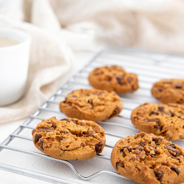 Vue de face de gros plan de cookies