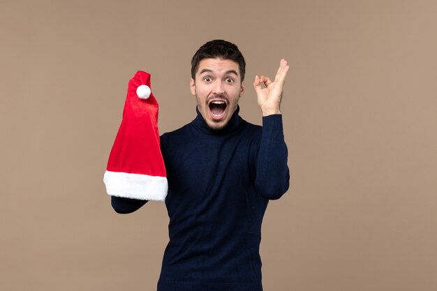 Vue De Face Jeune Homme Avec Expression Excitée, émotion Noël