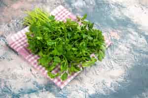 Photo gratuite vue de face des légumes frais sur fond clair photo couleur salade repas mûr