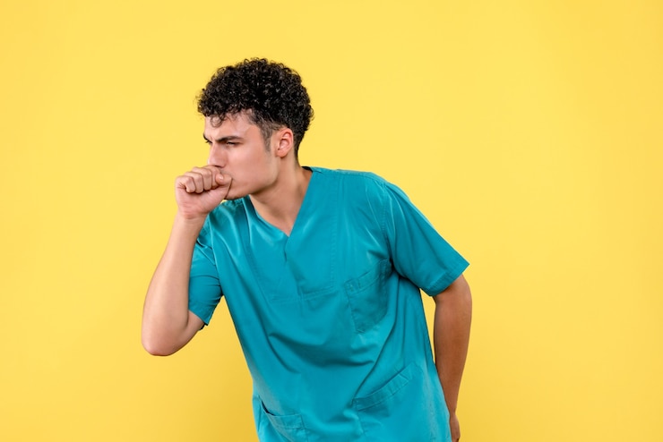 Photo gratuit vue de face d'un médecin le médecin parle de traitement contre la toux
