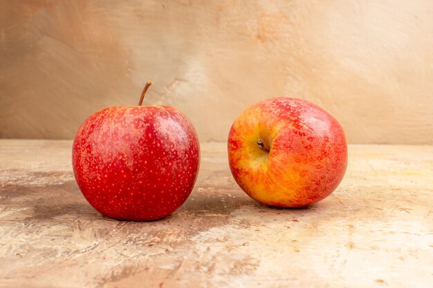 Vue de face pommes rouges fraîches