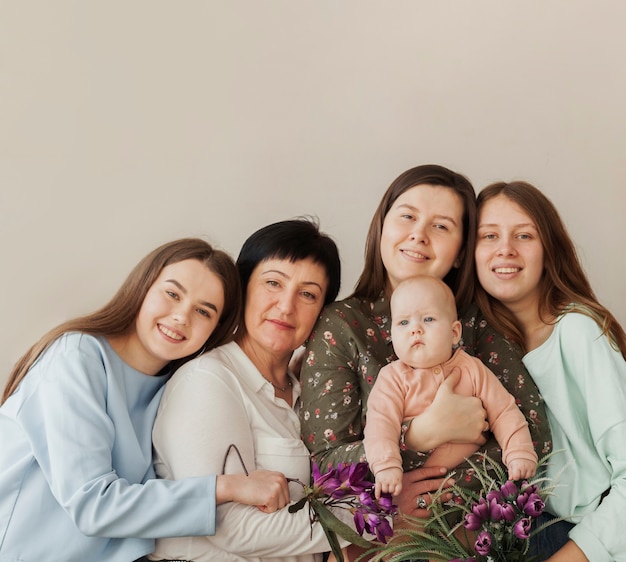 Vue De Face Portrait De Femme Avec Bébé Fille