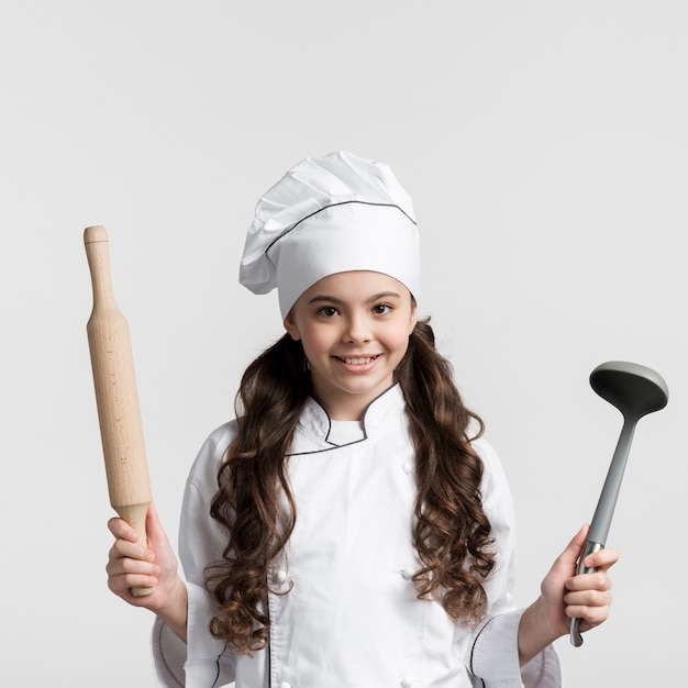 Vue frontale, cheveux bouclés, girl, tenue, cuisine, outils