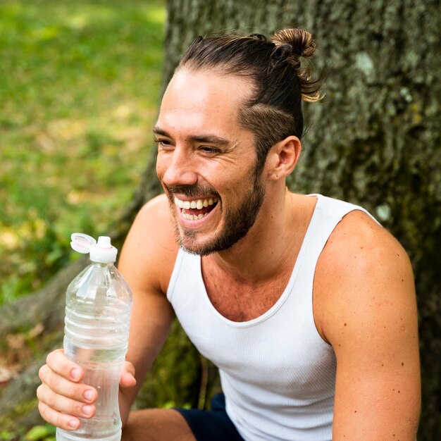 Vue frontale, de, coureur, à, bouteille eau