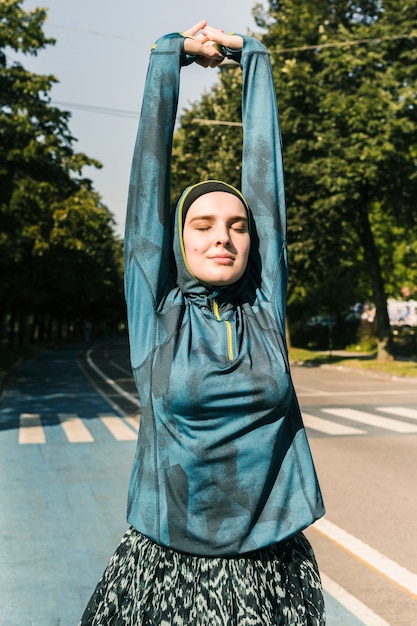 Photo gratuite vue frontale, de, femme, à, veste bleue