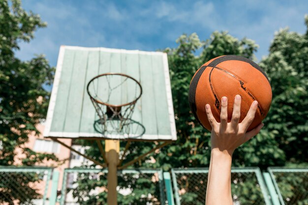 Vue Frontale, Lancer, Basket-ball, à, Cerceau