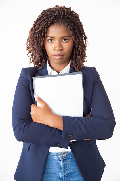 Photo gratuite vue frontale, de, sérieux, femme, employé bureau