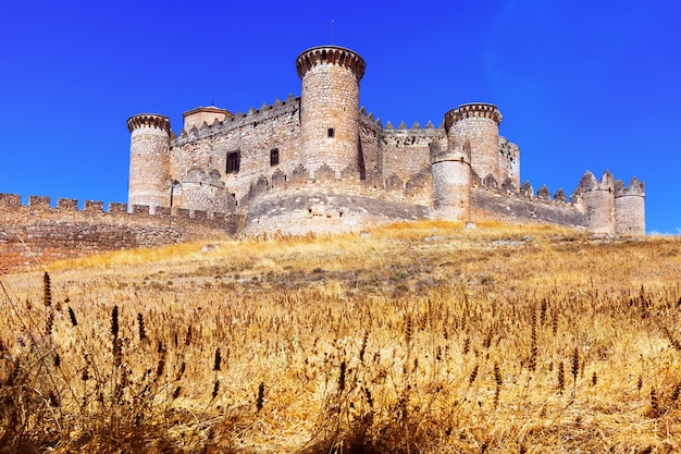 Vue générale du château de Belmonte