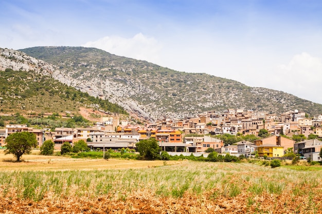 Vue générale du vieux village catalan. Coll de Nargo