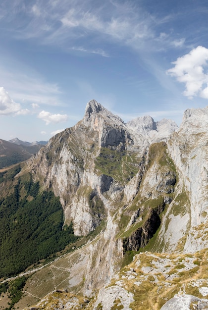 Vue imprenable sur de belles montagnes