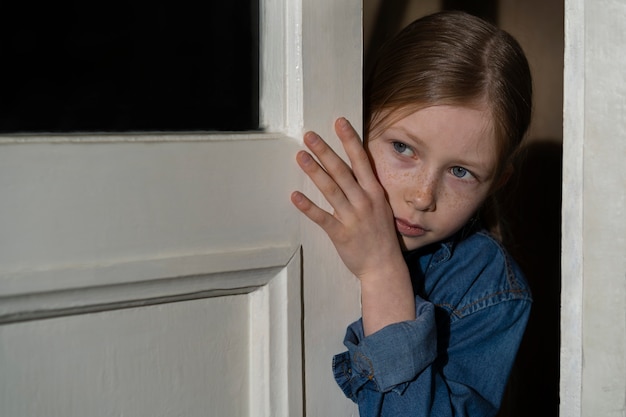 Photo gratuite vue d'un jeune enfant victime d'abus