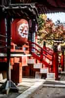 Photo gratuite vue latérale du temple japonais traditionnel en bois