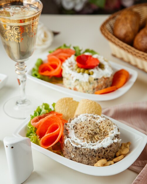 Vue latérale de la salade de champignons